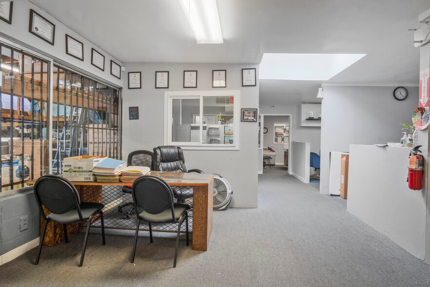 More Photos Of 18650 Parthenia St, Northridge Service For Sale