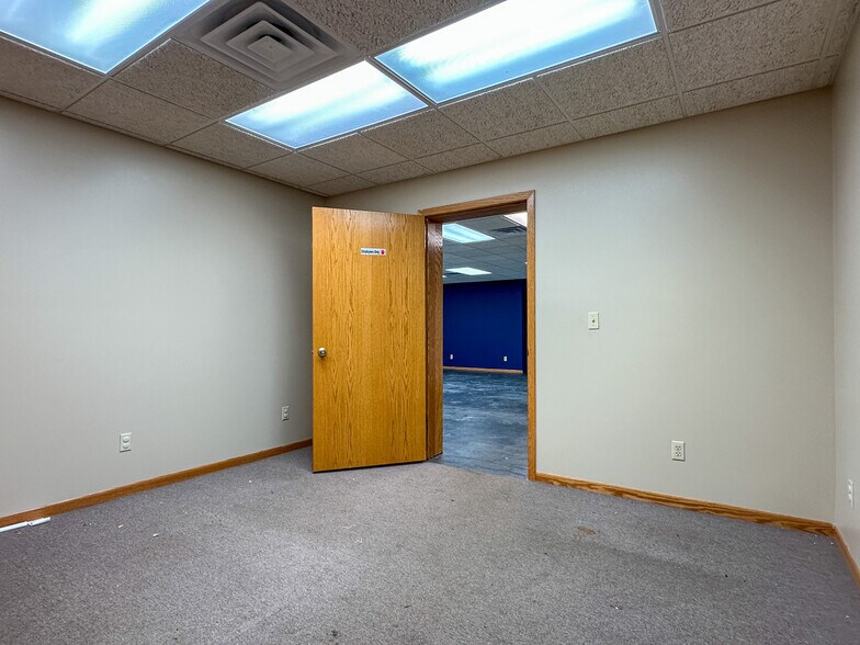 More Photos Of 233 S 8th St, Medford Office For Sale