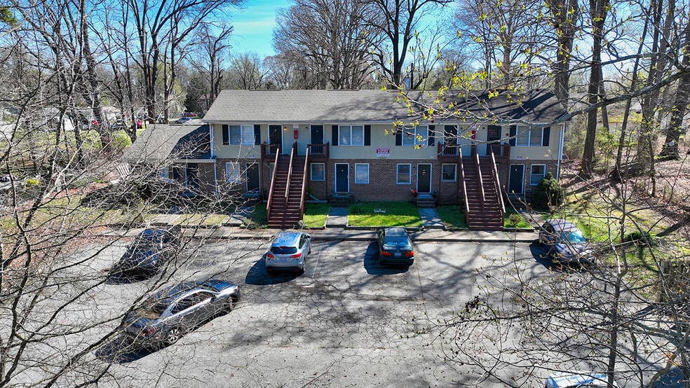 More Photos Of 2003 Woodcrest St, Greensboro Apartments For Sale