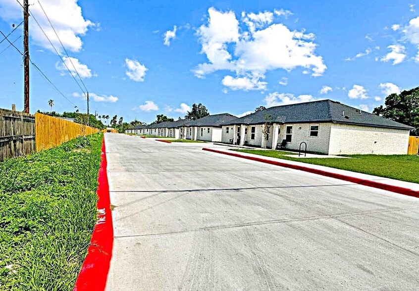 Primary Photo Of 925 N Iowa Ave, Brownsville Multifamily For Sale