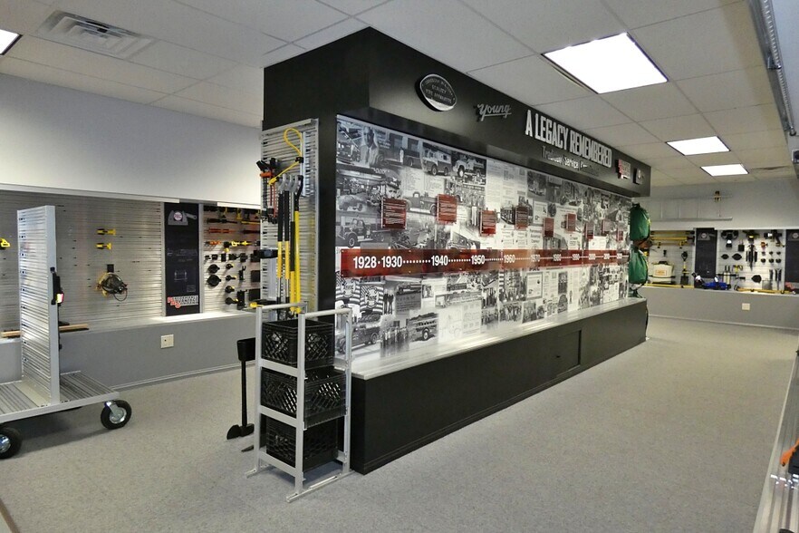 More Photos Of 10 W Main St, Lancaster Flex For Lease