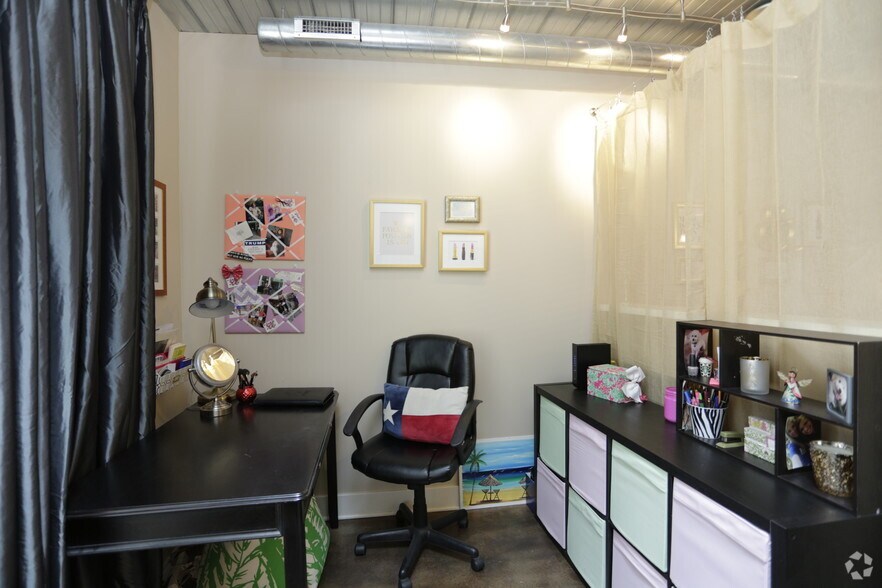 More Photos Of 901 New Hampshire St, Lawrence Apartments For Lease