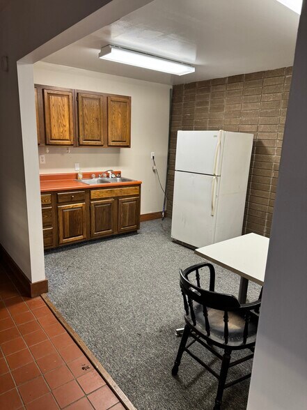 More Photos Of 111 Aiken St, Hope Light Distribution For Sale