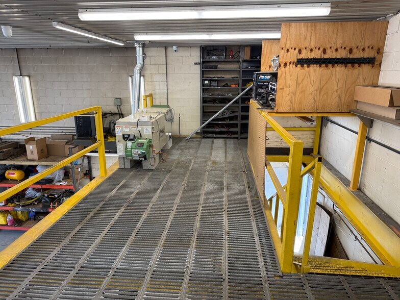 More Photos Of 4881 Pittsburgh Rd, Harrisville Light Distribution For Sale