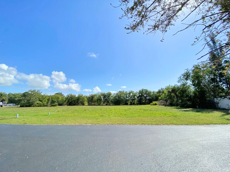 More Photos Of 8359 Stringfellow Rd, Saint James City Medical For Sale