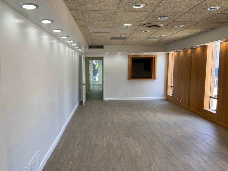 More Photos Of 10210 Monroe Dr, Dallas Light Distribution For Sale
