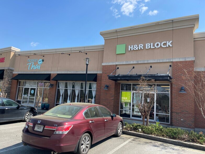 More Photos Of 26 Carriage Oaks Dr, Tyrone Storefront For Sale