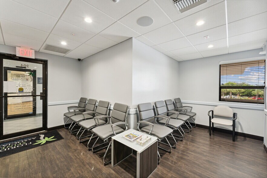 More Photos Of 160 John F Kennedy Dr, Lake Worth Medical For Lease