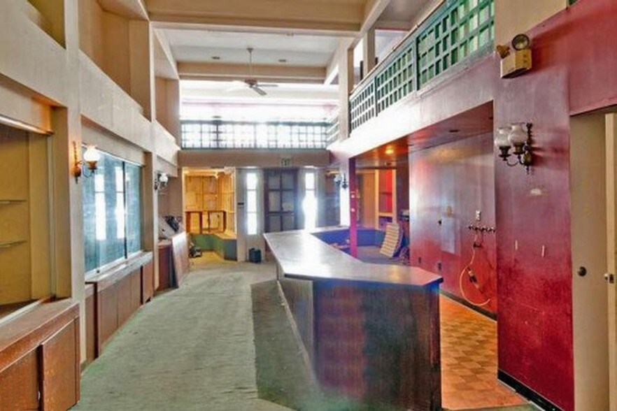 More Photos Of 317 N Charles St, Baltimore Office For Sale