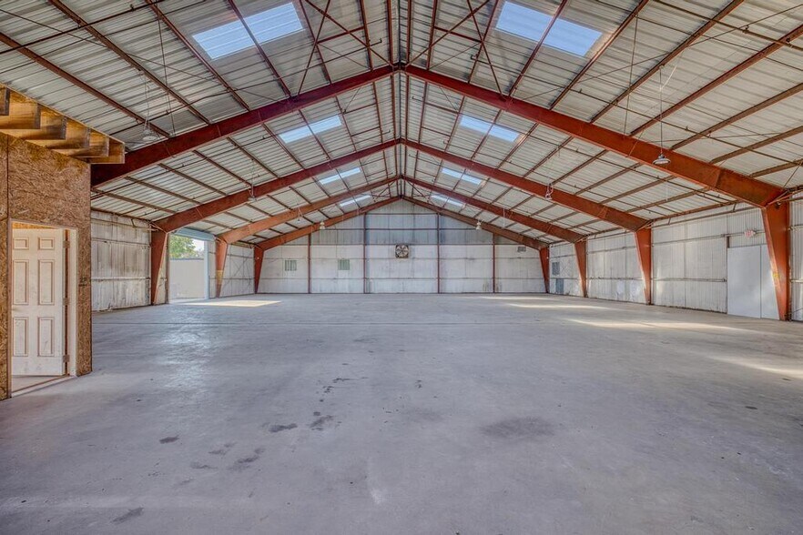 More Photos Of 451 S Old Corry Field Rd, Pensacola Warehouse For Lease