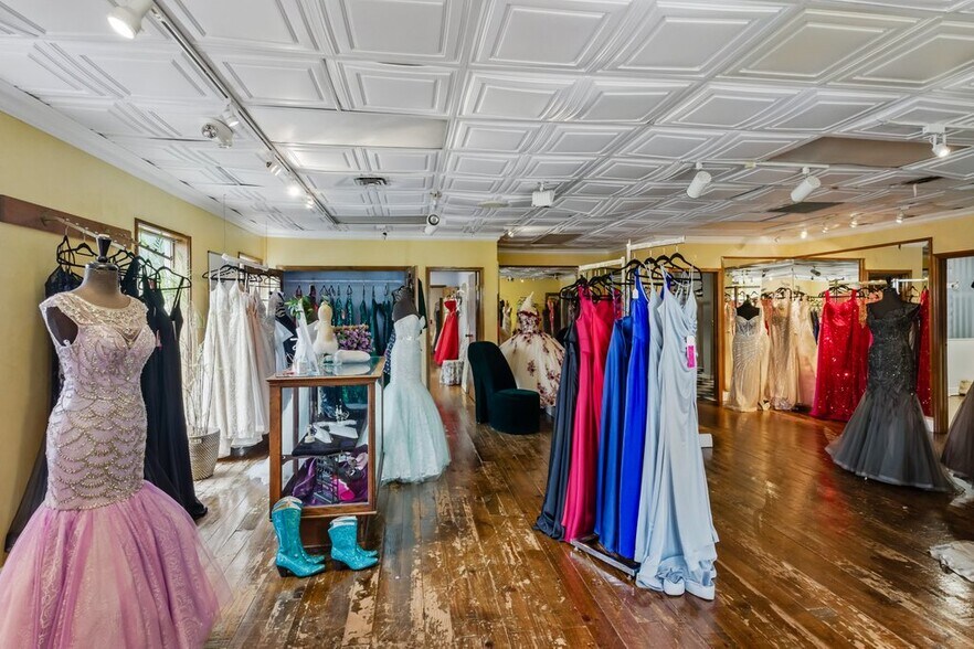 More Photos Of 4066 Broward Blvd, Fort Lauderdale Storefront Retail Office For Sale