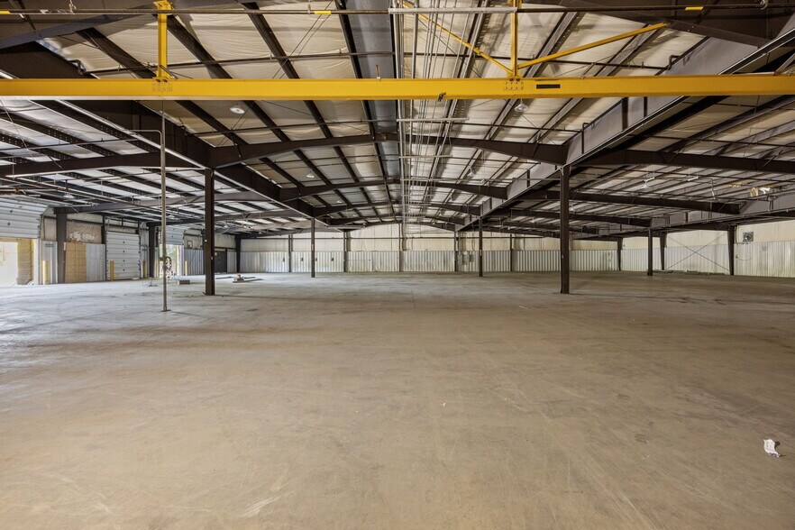 More Photos Of 2000 S Delphine Ave, Lyndhurst Warehouse For Lease