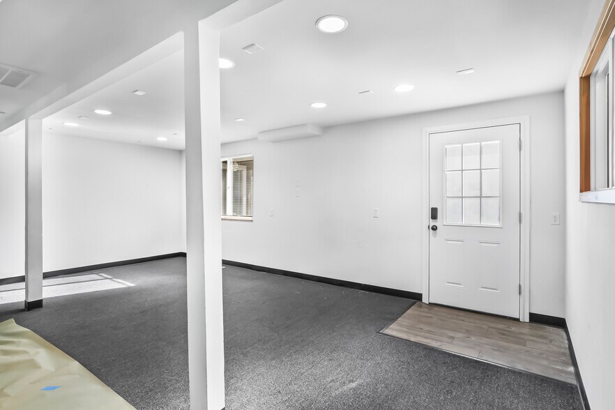 More Photos Of 909 SE 2nd St, Bend Office For Sale