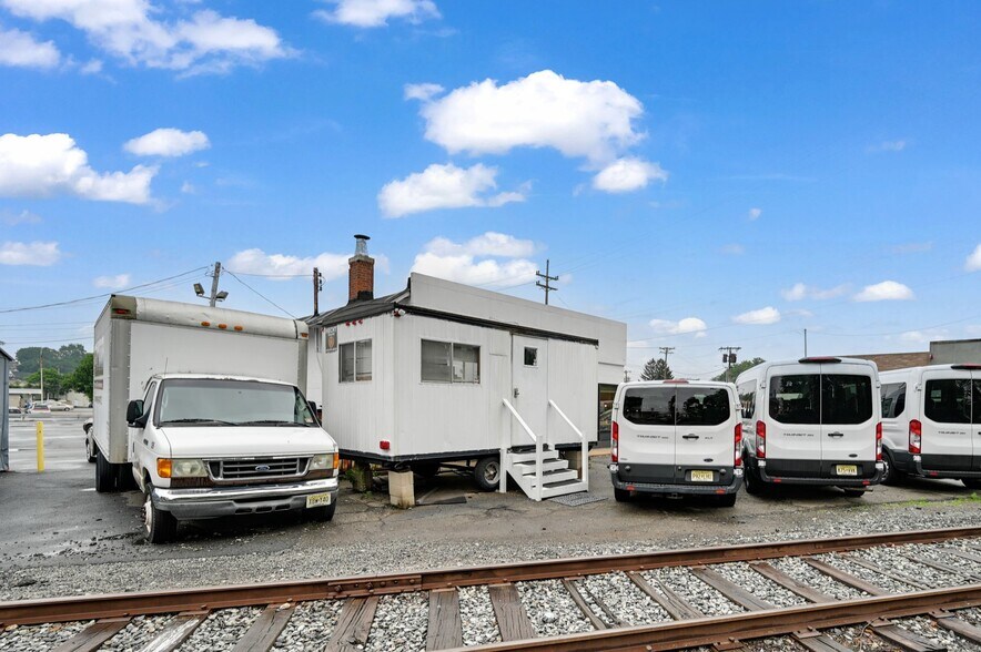 More Photos Of 33 N Morris St, Dover Auto Repair For Sale