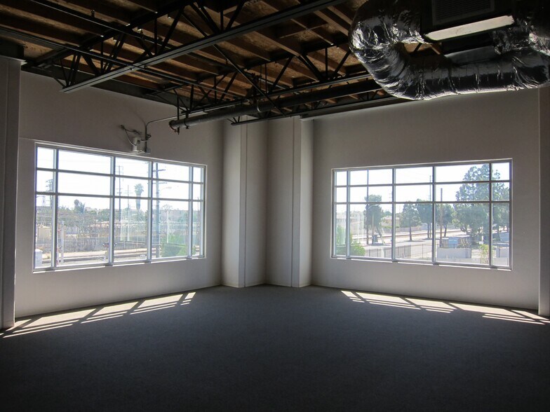 More Photos Of 3501 Jack Northrop Ave, Hawthorne Warehouse For Lease