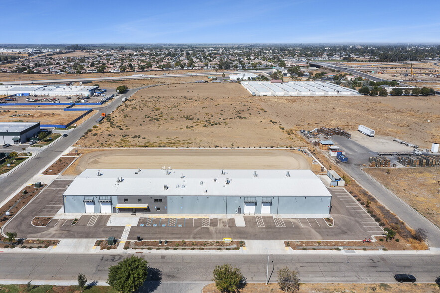 Primary Photo Of 1450 Enterprise Dr, Lemoore Warehouse For Lease