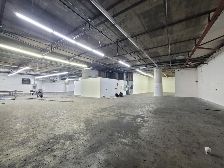 More Photos Of 650 E 16th St, Los Angeles Manufacturing For Sale