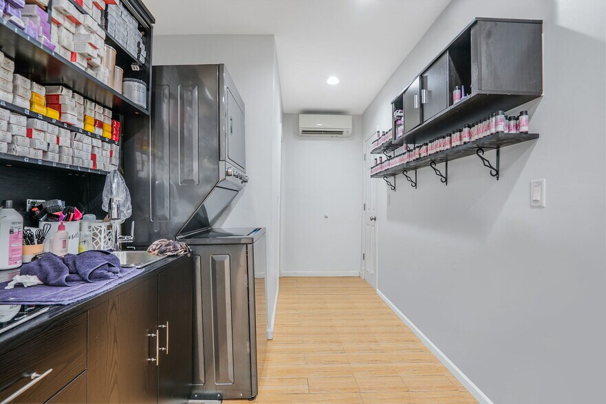 More Photos Of 1000 Stewart Ave, Bethpage Storefront Retail Residential For Sale