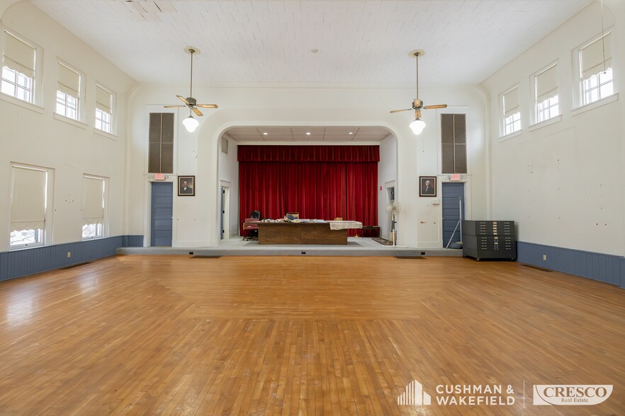 More Photos Of 9546 Brandywine Rd, Northfield General Retail For Lease