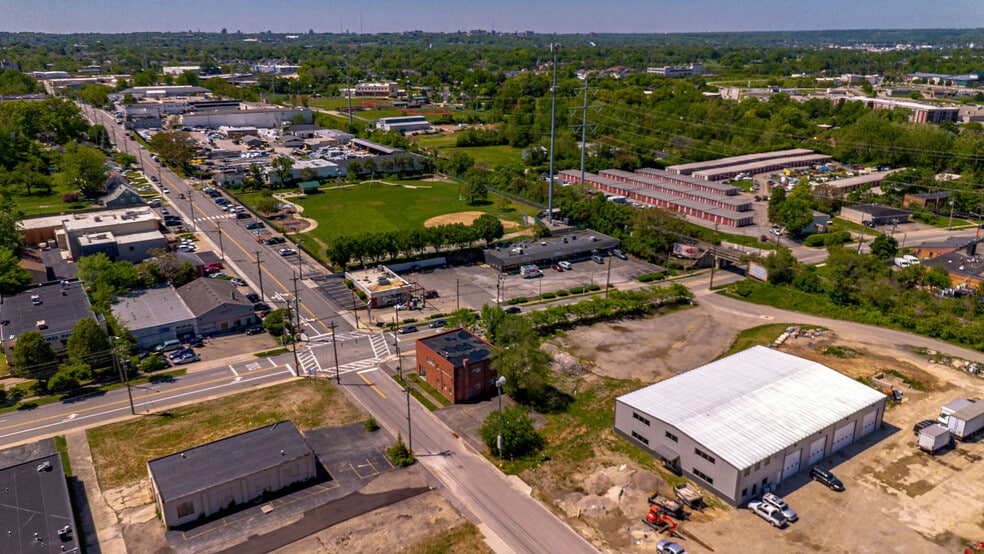 More Photos Of 2198 Losantiville Ave, Cincinnati Storefront Retail Office For Lease