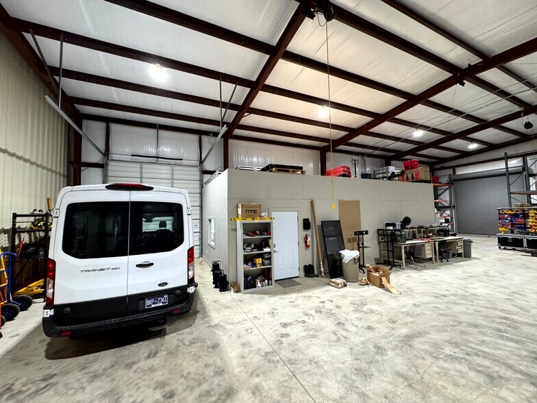 More Photos Of 222 Quality Dr, Byhalia Warehouse For Sale