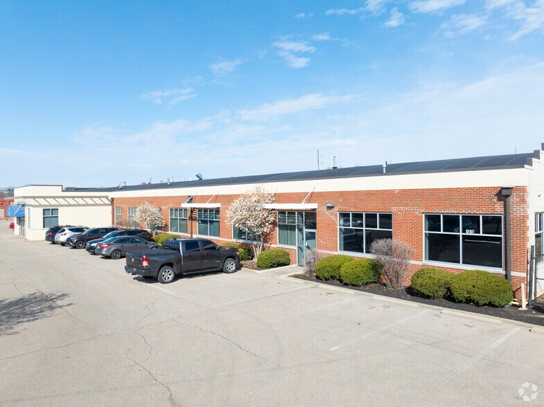 More Photos Of 1910 Fairgrove Ave, Hamilton Light Distribution For Lease