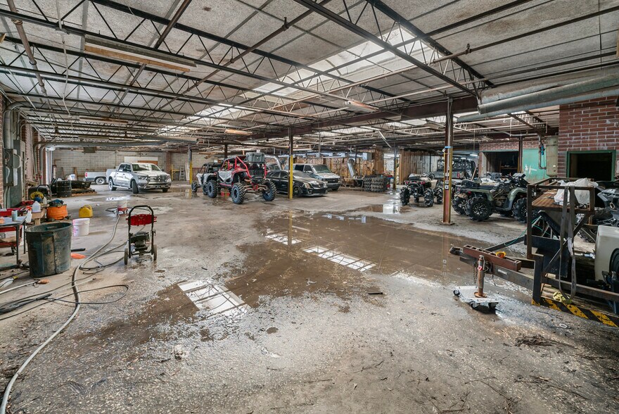 More Photos Of 580 Sw Broad St, Jesup Light Manufacturing For Sale