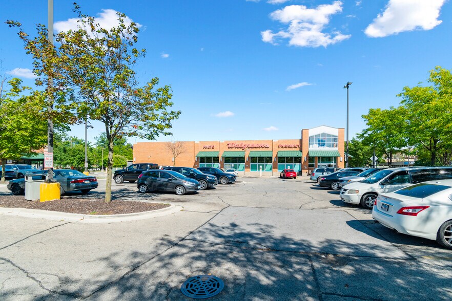 More Photos Of 650 W 63rd St, Chicago Drugstore For Lease