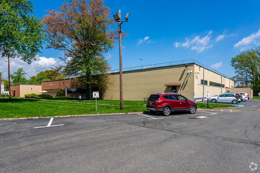 More Photos Of 133 Terminal Ave, Clark Flex For Lease