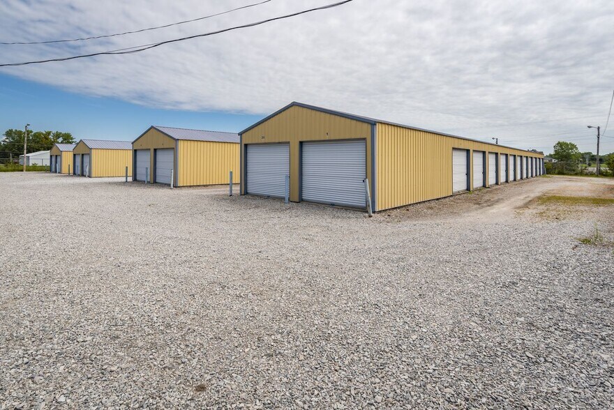 More Photos Of 1631 Mcclain Ave, Scottsburg Self Storage For Sale