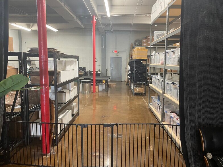 More Photos Of 525 NW 29th St, Miami Light Distribution For Lease