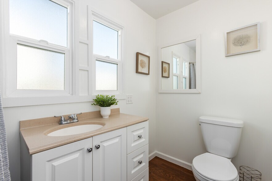 More Photos Of 811 E Nutwood St, Inglewood Apartments For Sale