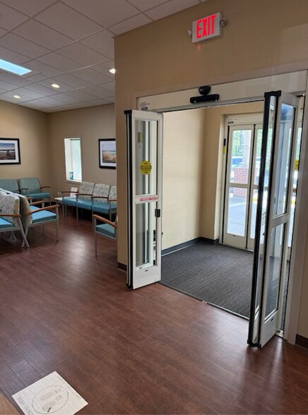 More Photos Of 510 Emergency Dr, Lexington Medical For Sale