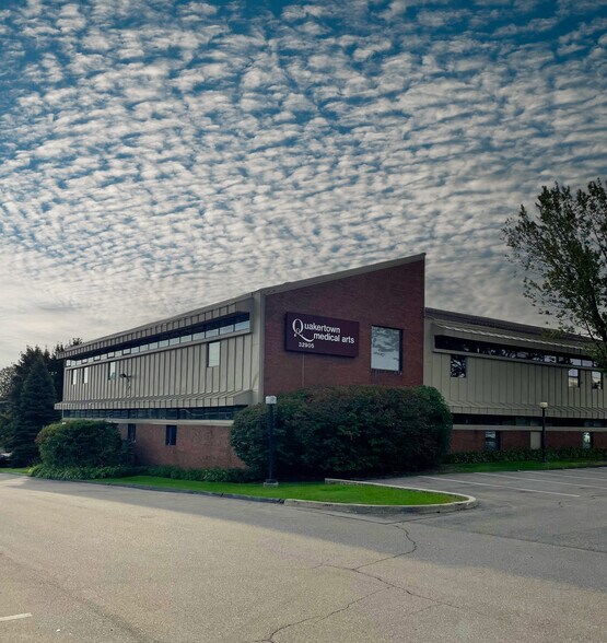 More Photos Of 32905 W 12 Mile Rd, Farmington Hills Medical For Sale