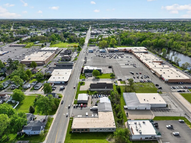 More Photos Of 808 W Lincoln Ave, Goshen Light Distribution For Sale