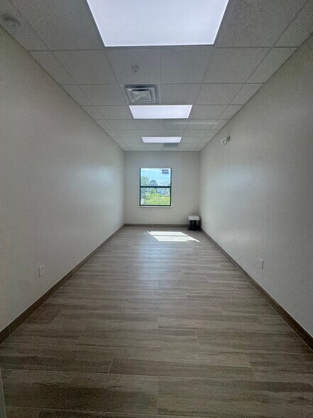 More Photos Of 121 Gretchen Ave S, Lehigh Acres Warehouse For Lease