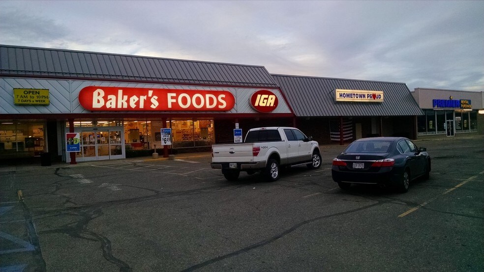 More Photos Of 300-499 Downtowner Plz, Coshocton General Retail For Sale