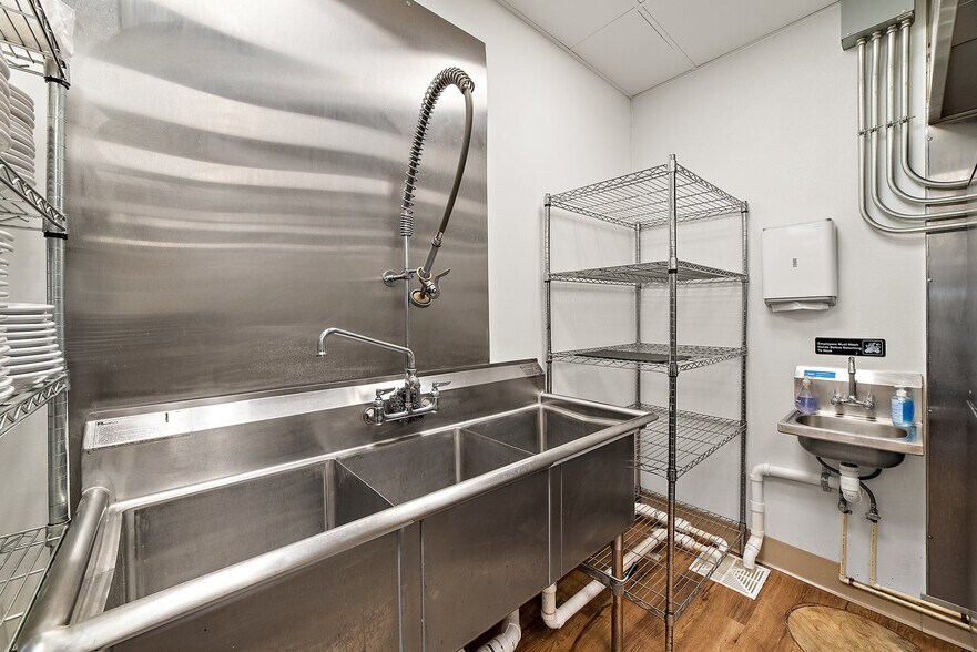 More Photos Of 12 Culpeper St, Warrenton Restaurant For Sale