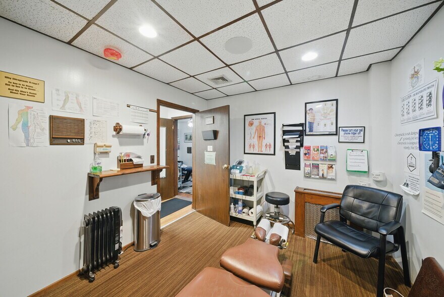 More Photos Of 11 Vernon Ave, Hamburg Medical For Lease