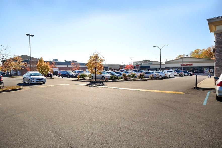 More Photos Of 13520-13544 Jefferson Davis Hwy, Woodbridge Unknown For Lease