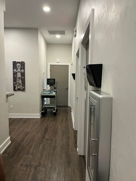 More Photos Of 212 NW 135th Way, Newberry Office For Lease