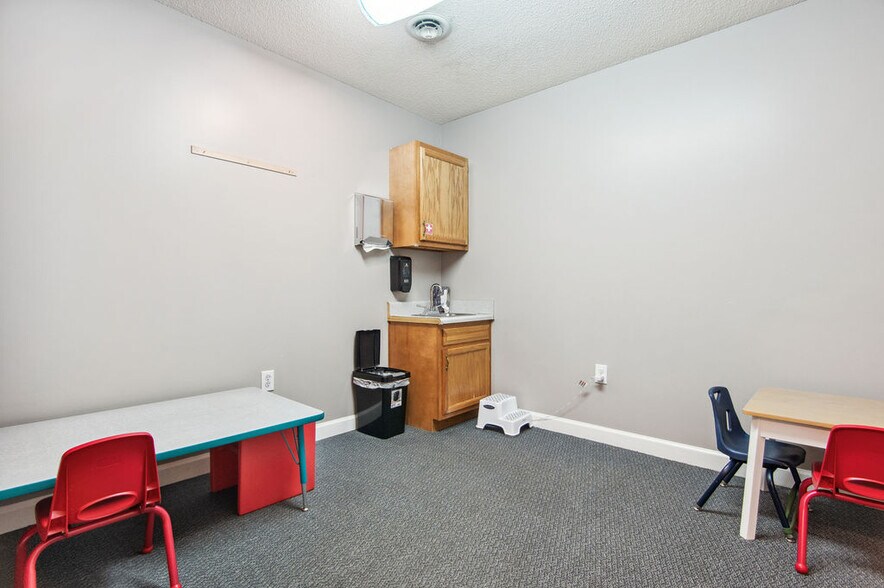 More Photos Of 217-219 Station St, Jacksonville Medical For Lease