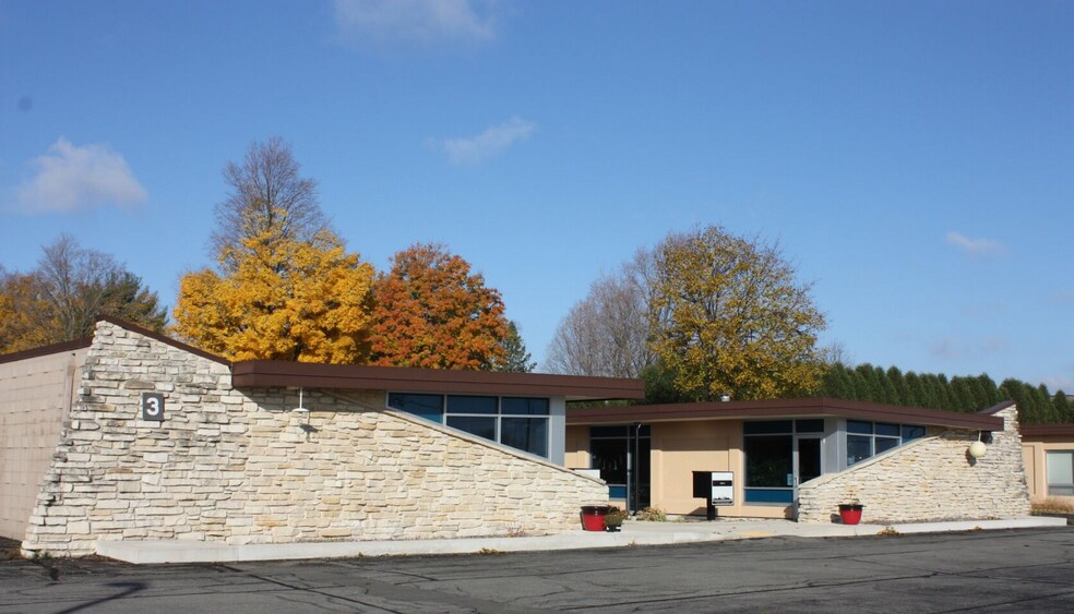 More Photos Of S22W22660 Broadway, Waukesha Office For Lease