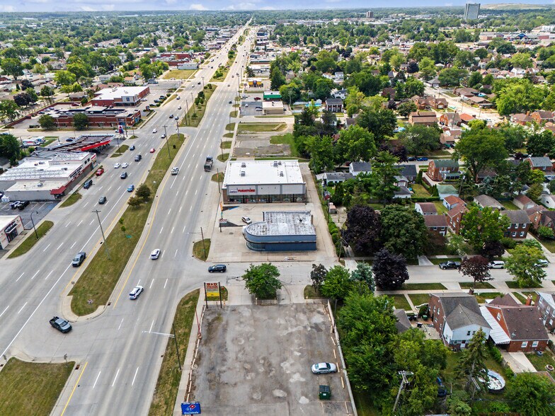 More Photos Of 14222 Fort St, Southgate General Retail For Lease