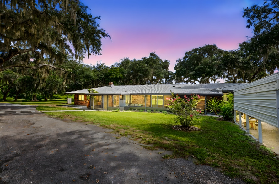 Primary Photo Of 579 Johnson Lake Rd, De Leon Springs Assisted Living For Sale