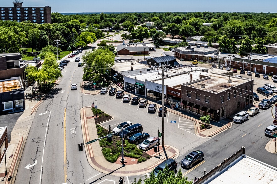 More Photos Of 8006 Foster St, Overland Park Storefront For Lease