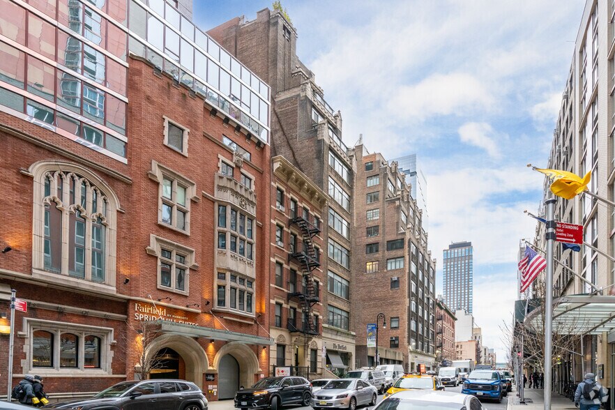 More Photos Of 348 W 36th St, New York Apartments For Lease