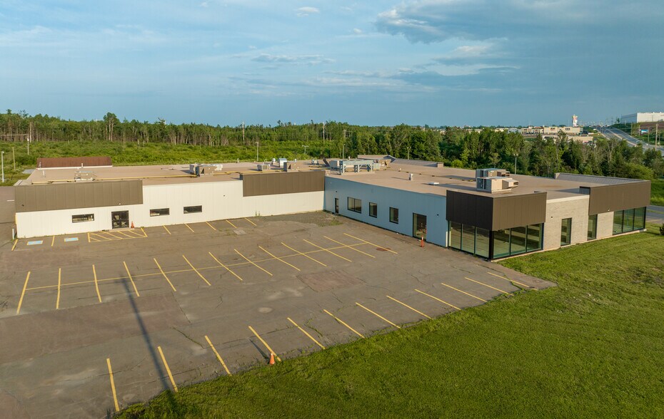 More Photos Of 555 Mapleton Rd, Moncton Light Distribution For Lease