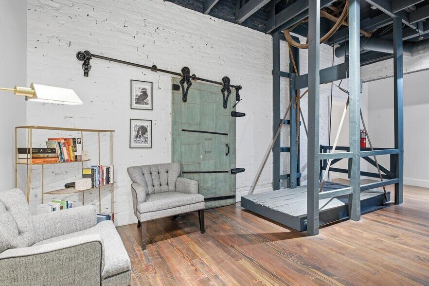 More Photos Of 525 Beaver St, Jacksonville Cemetery Mausoleum For Lease