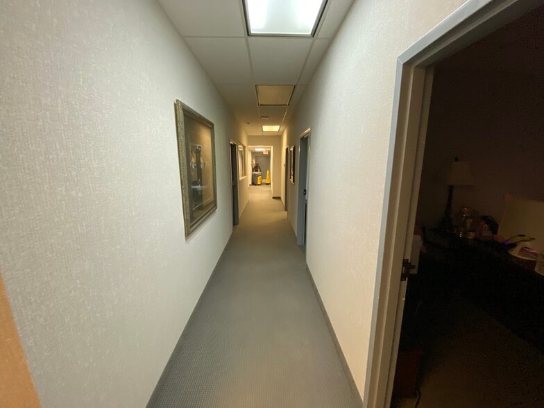 More Photos Of 3290 Airline Blvd, Portsmouth Flex For Sale